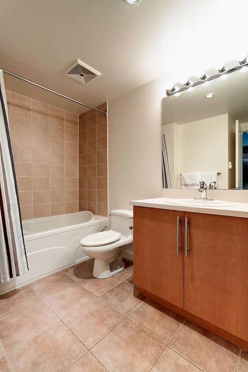 Bleury Furnished Apartments Image 53